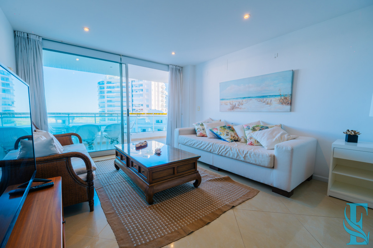 Apartamento ID.449 - Amplio Apartamento de 3 dormitorios + dependencia a 100 metros Del Mar