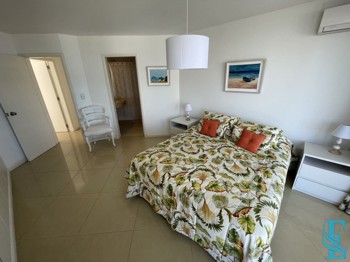 Apartamento ID.449 - Amplio Apartamento de 3 dormitorios + dependencia a 100 metros Del Mar