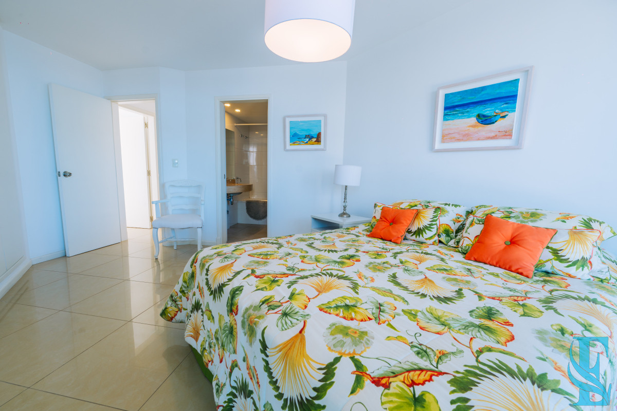 Apartamento ID.449 - Amplio Apartamento de 3 dormitorios + dependencia a 100 metros Del Mar