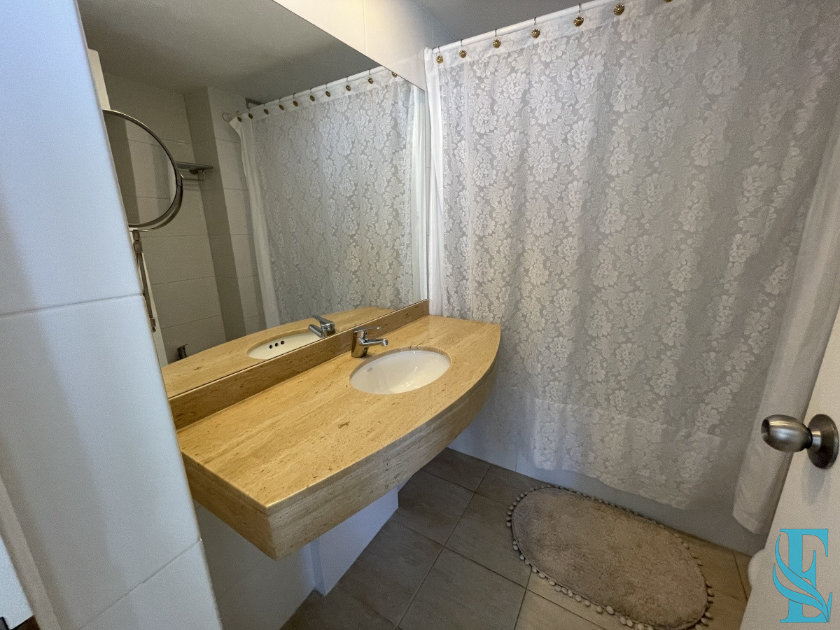Apartamento ID.449 - Amplio Apartamento de 3 dormitorios + dependencia a 100 metros Del Mar