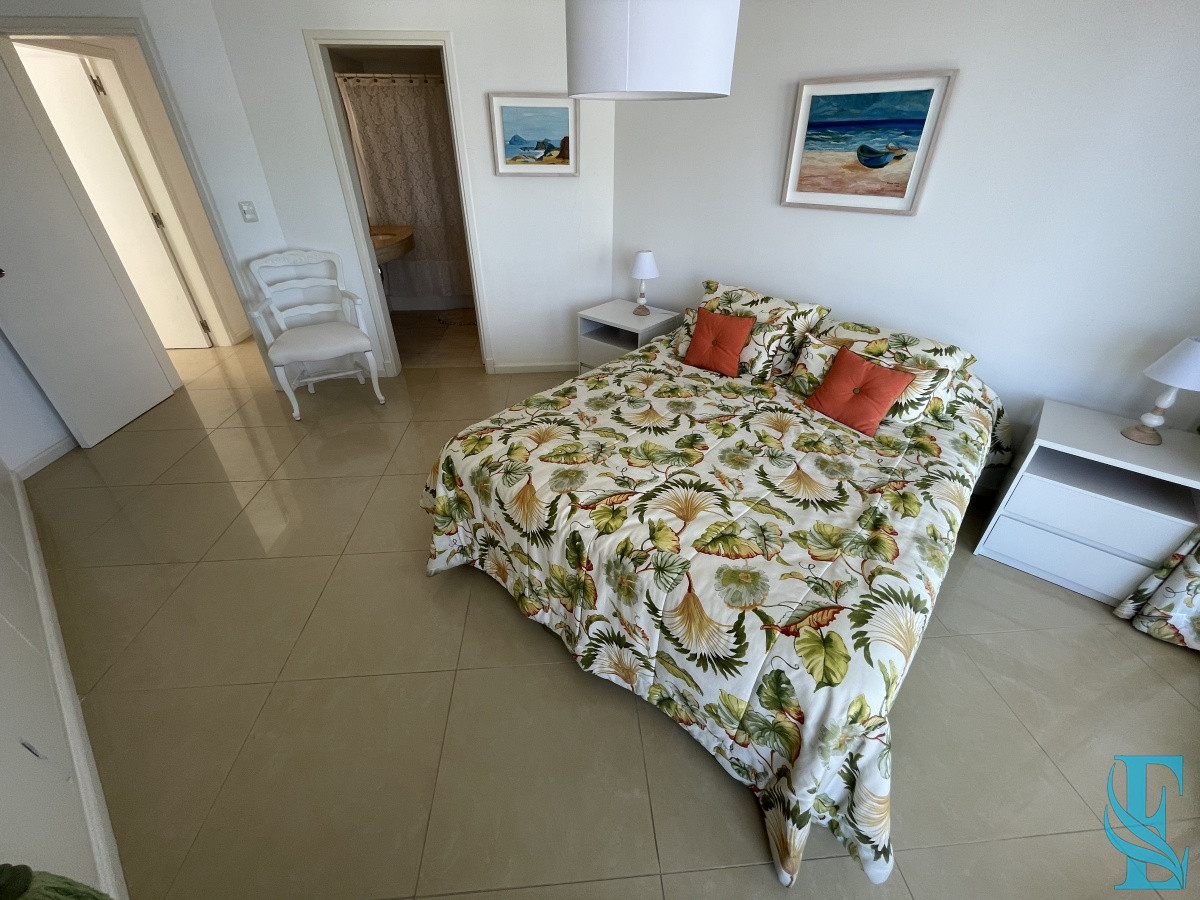 Apartamento ID.449 - Amplio Apartamento de 3 dormitorios + dependencia a 100 metros Del Mar