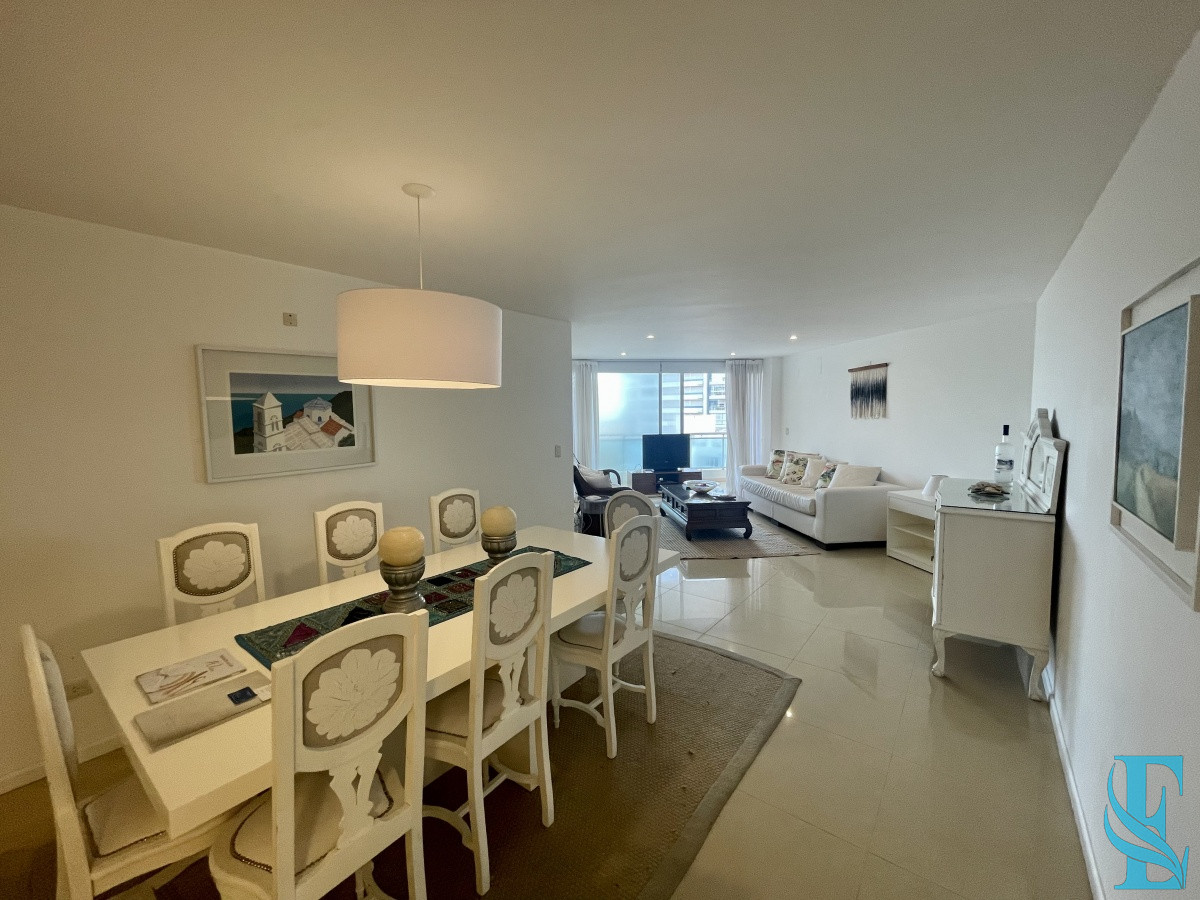 Apartamento ID.449 - Amplio Apartamento de 3 dormitorios + dependencia a 100 metros Del Mar