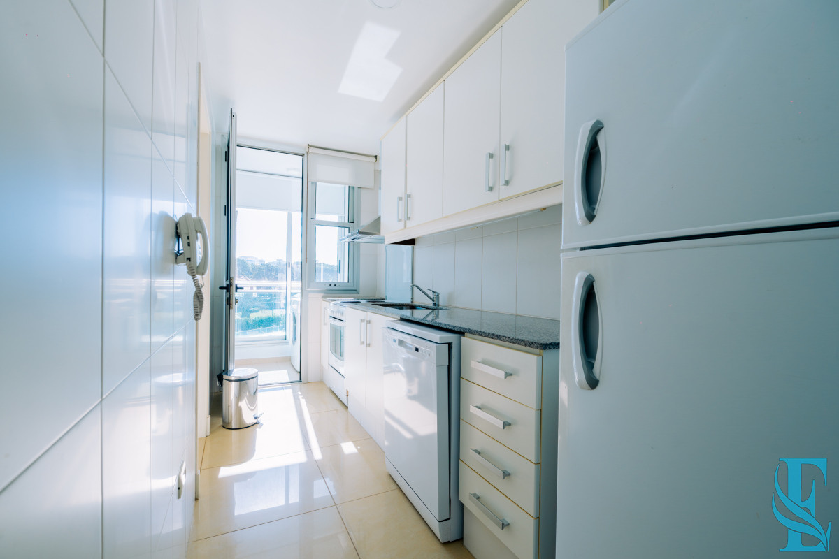 Apartamento ID.449 - Amplio Apartamento de 3 dormitorios + dependencia a 100 metros Del Mar