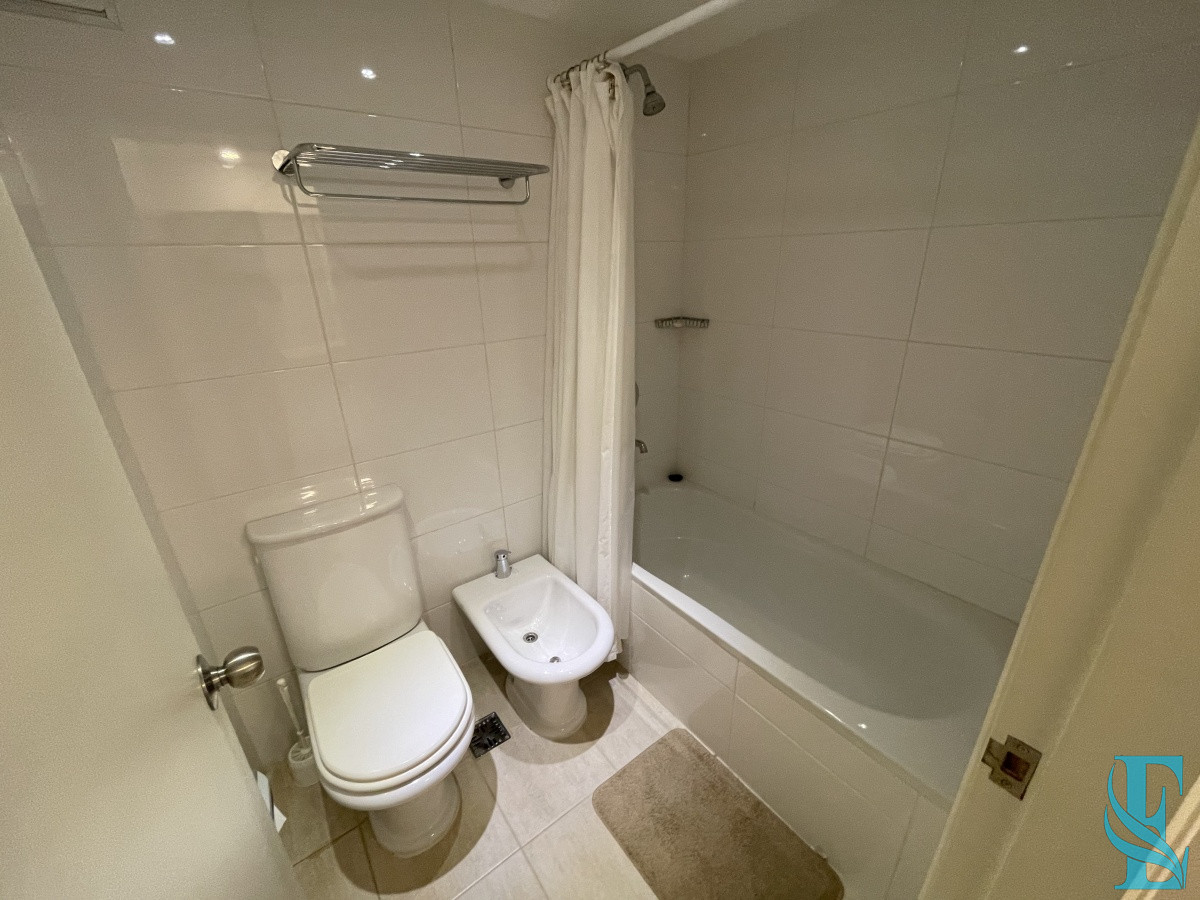 Apartamento ID.449 - Amplio Apartamento de 3 dormitorios + dependencia a 100 metros Del Mar