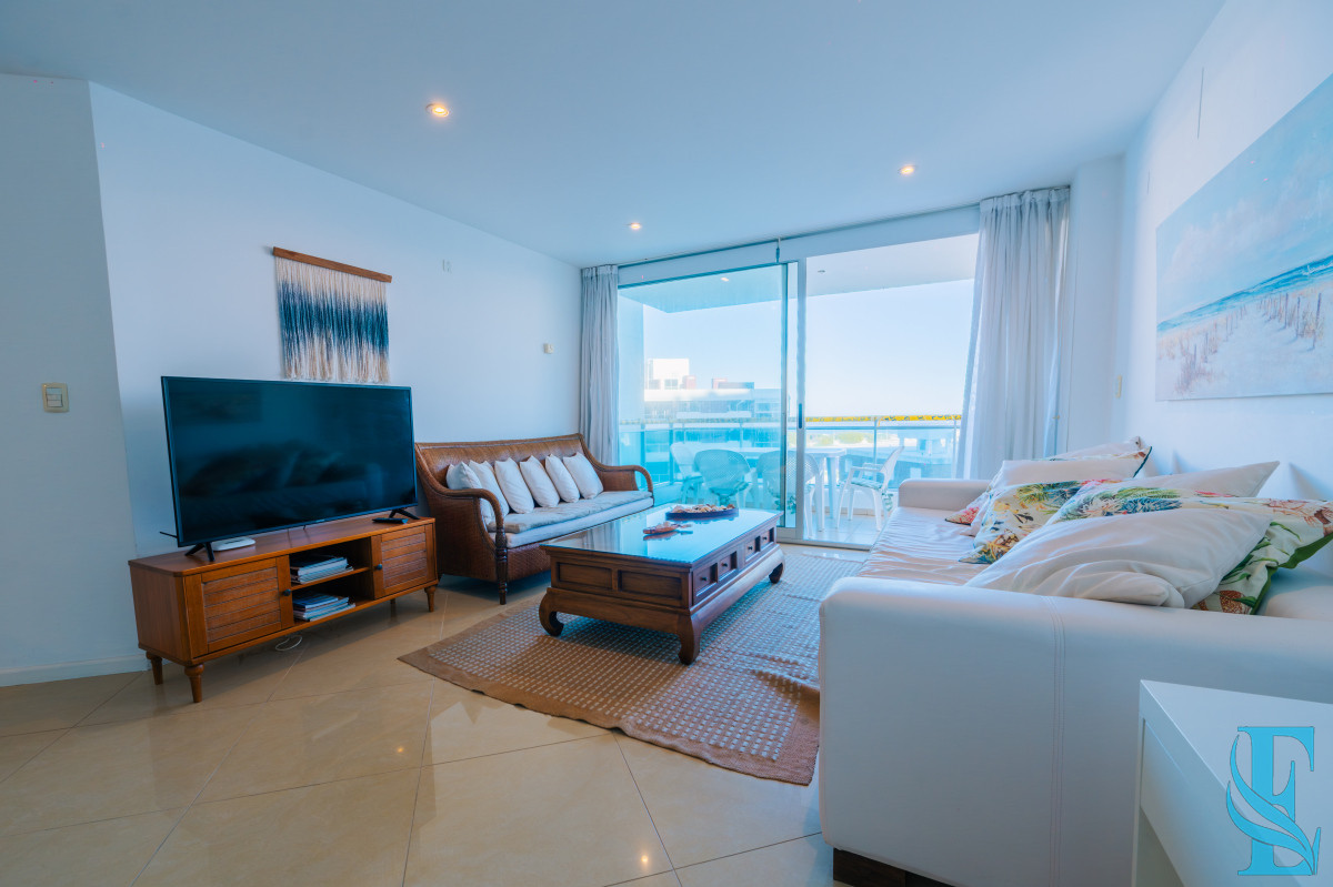 Apartamento ID.449 - Amplio Apartamento de 3 dormitorios + dependencia a 100 metros Del Mar