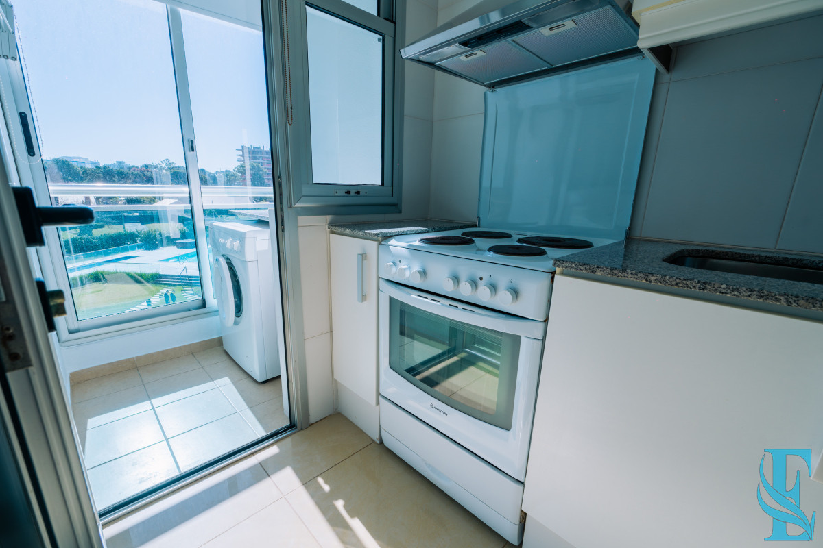 Apartamento ID.449 - Amplio Apartamento de 3 dormitorios + dependencia a 100 metros Del Mar