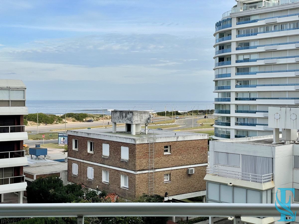 Apartamento ID.449 - Amplio Apartamento de 3 dormitorios + dependencia a 100 metros Del Mar