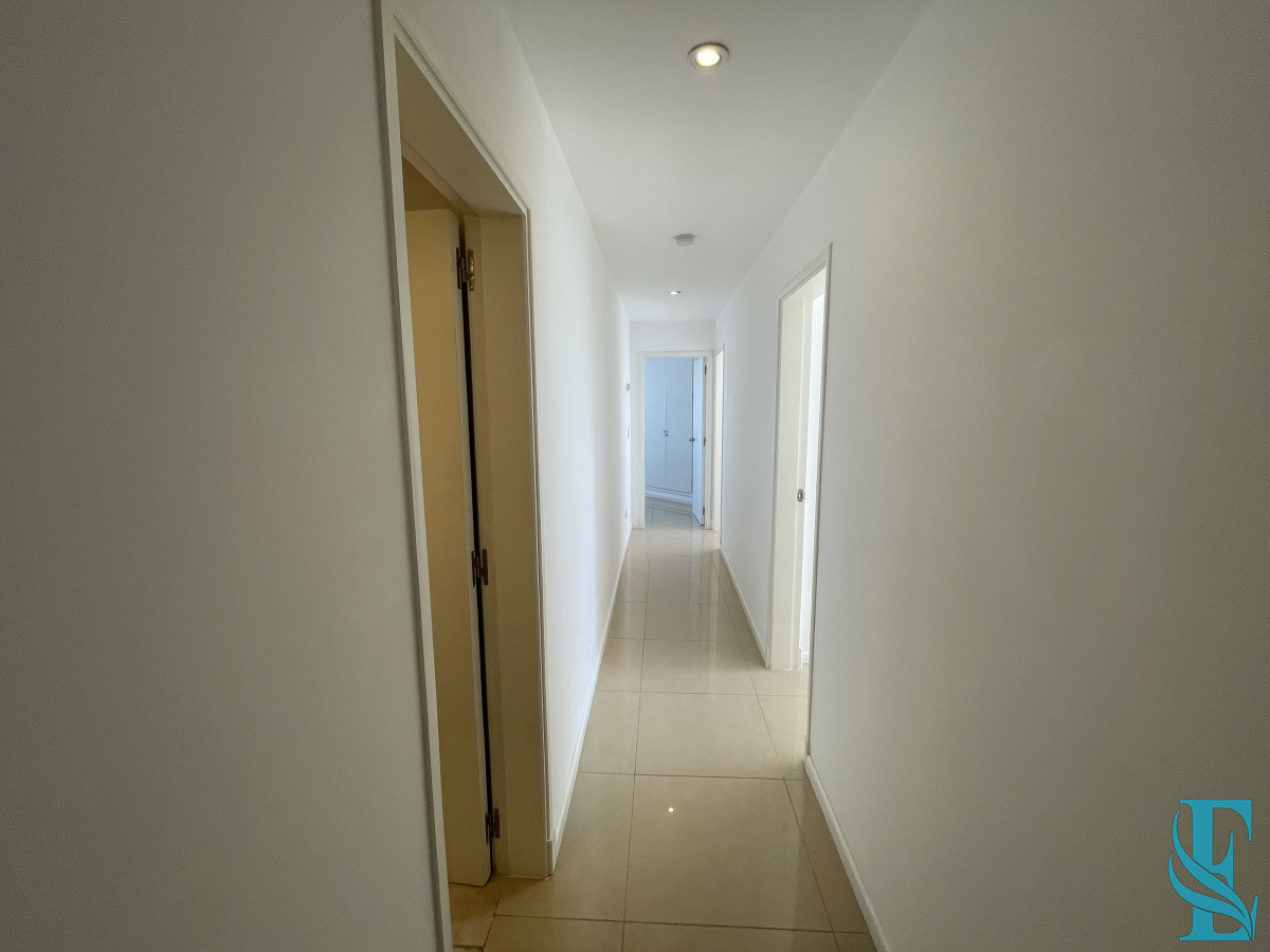 Apartamento ID.449 - Amplio Apartamento de 3 dormitorios + dependencia a 100 metros Del Mar