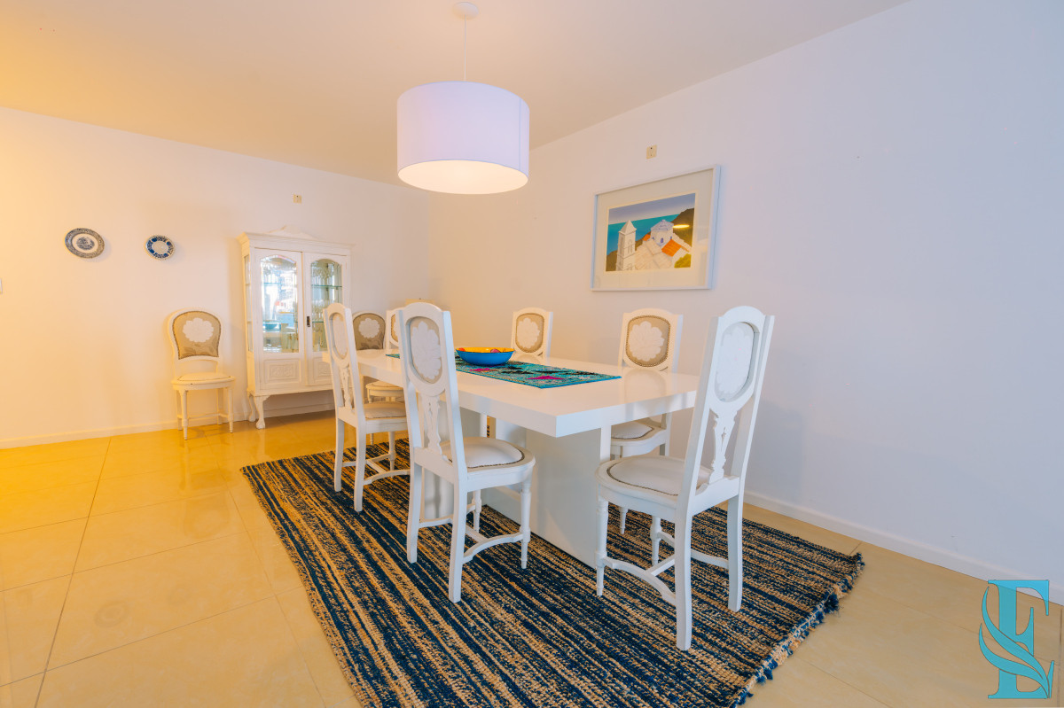 Apartamento ID.449 - Amplio Apartamento de 3 dormitorios + dependencia a 100 metros Del Mar