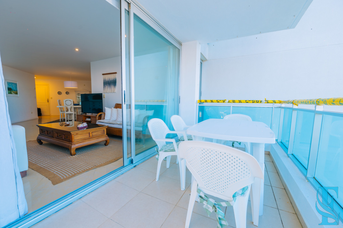 Apartamento ID.449 - Amplio Apartamento de 3 dormitorios + dependencia a 100 metros Del Mar