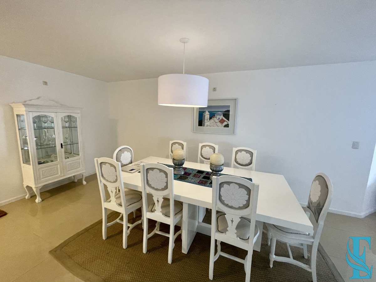 Apartamento ID.449 - Amplio Apartamento de 3 dormitorios + dependencia a 100 metros Del Mar