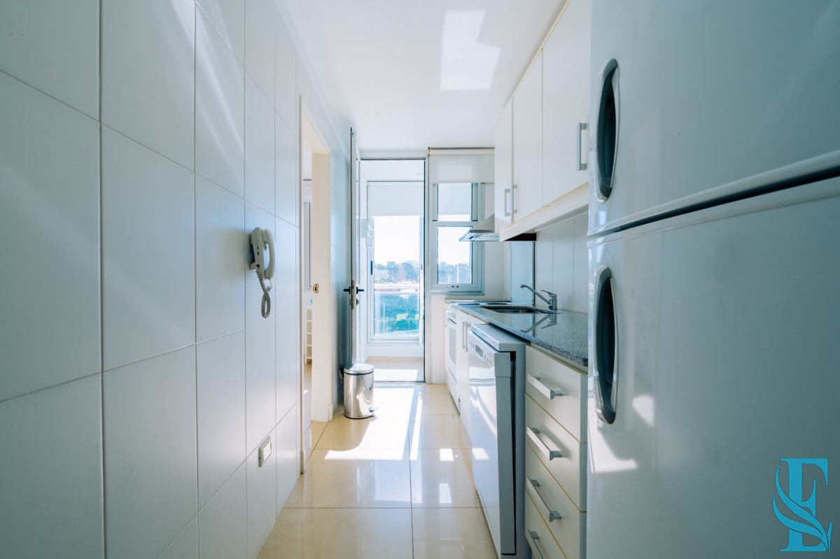 Apartamento ID.449 - Amplio Apartamento de 3 dormitorios + dependencia a 100 metros Del Mar