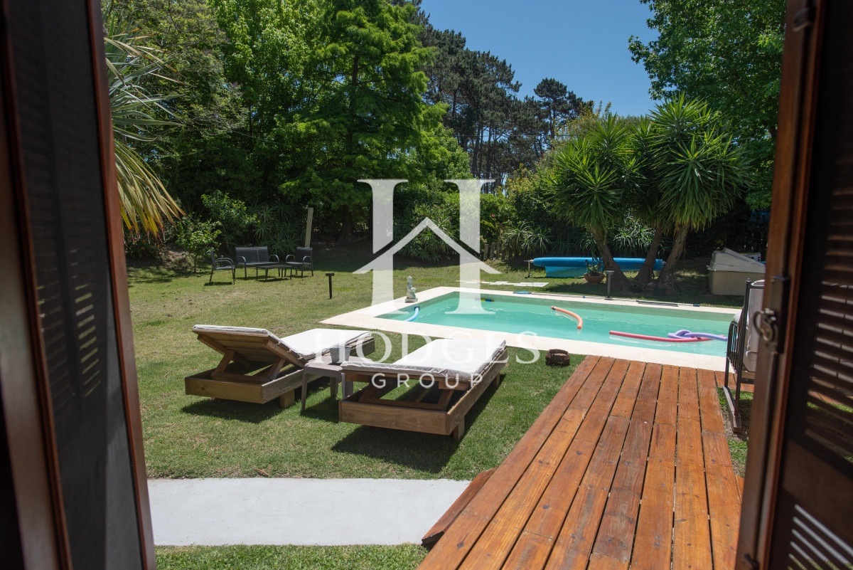 Casa ID.53 - Muy amplia casa con piscina, parrillero y apartamento anexo.