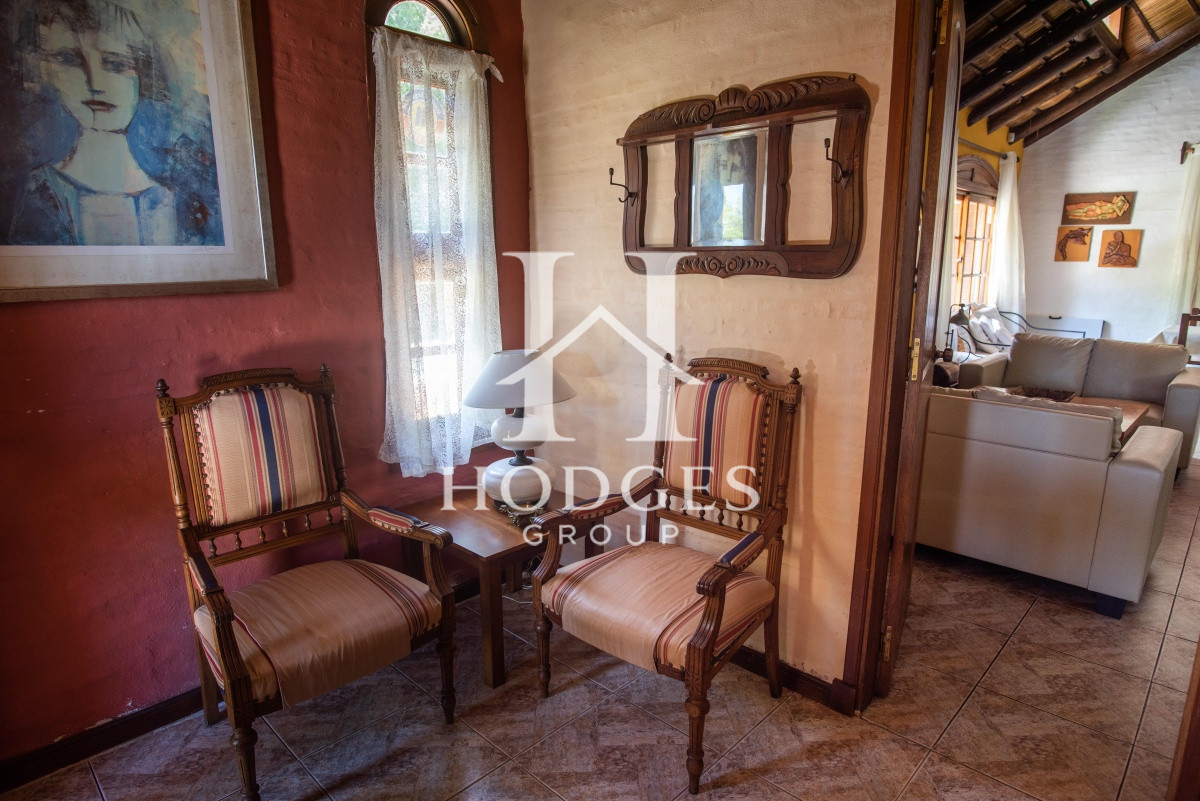 Casa ID.53 - Muy amplia casa con piscina, parrillero y apartamento anexo.