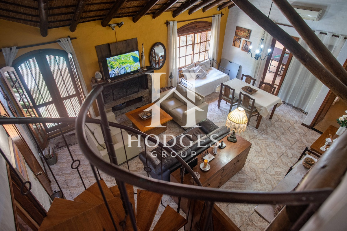 Casa ID.53 - Muy amplia casa con piscina, parrillero y apartamento anexo.