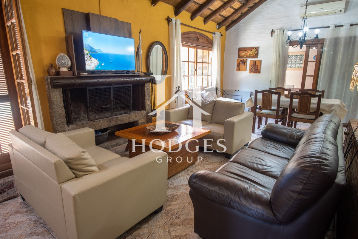 Casa ID.53 - Muy amplia casa con piscina, parrillero y apartamento anexo.