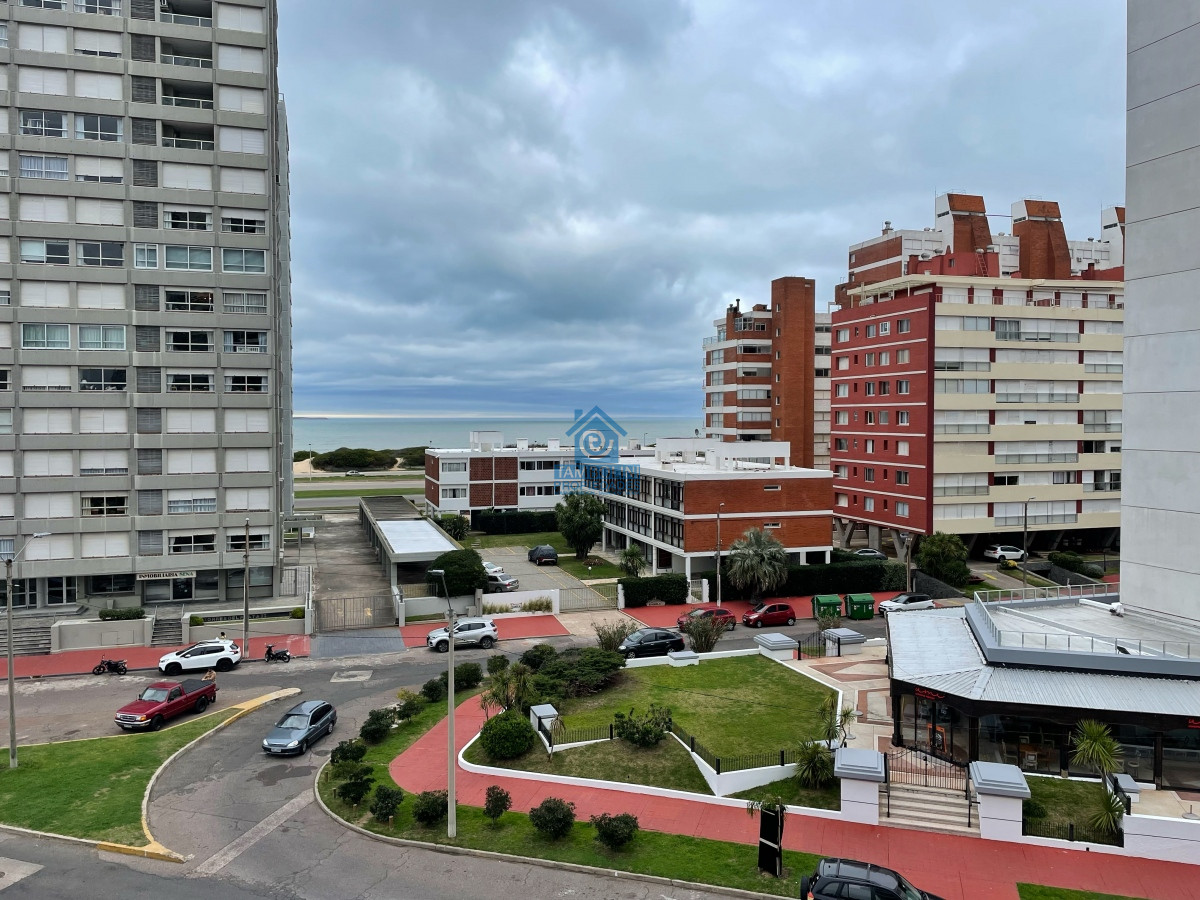 Apartamento ID.495 - Apartamento a pasos de playa brava, 2 dormitorios