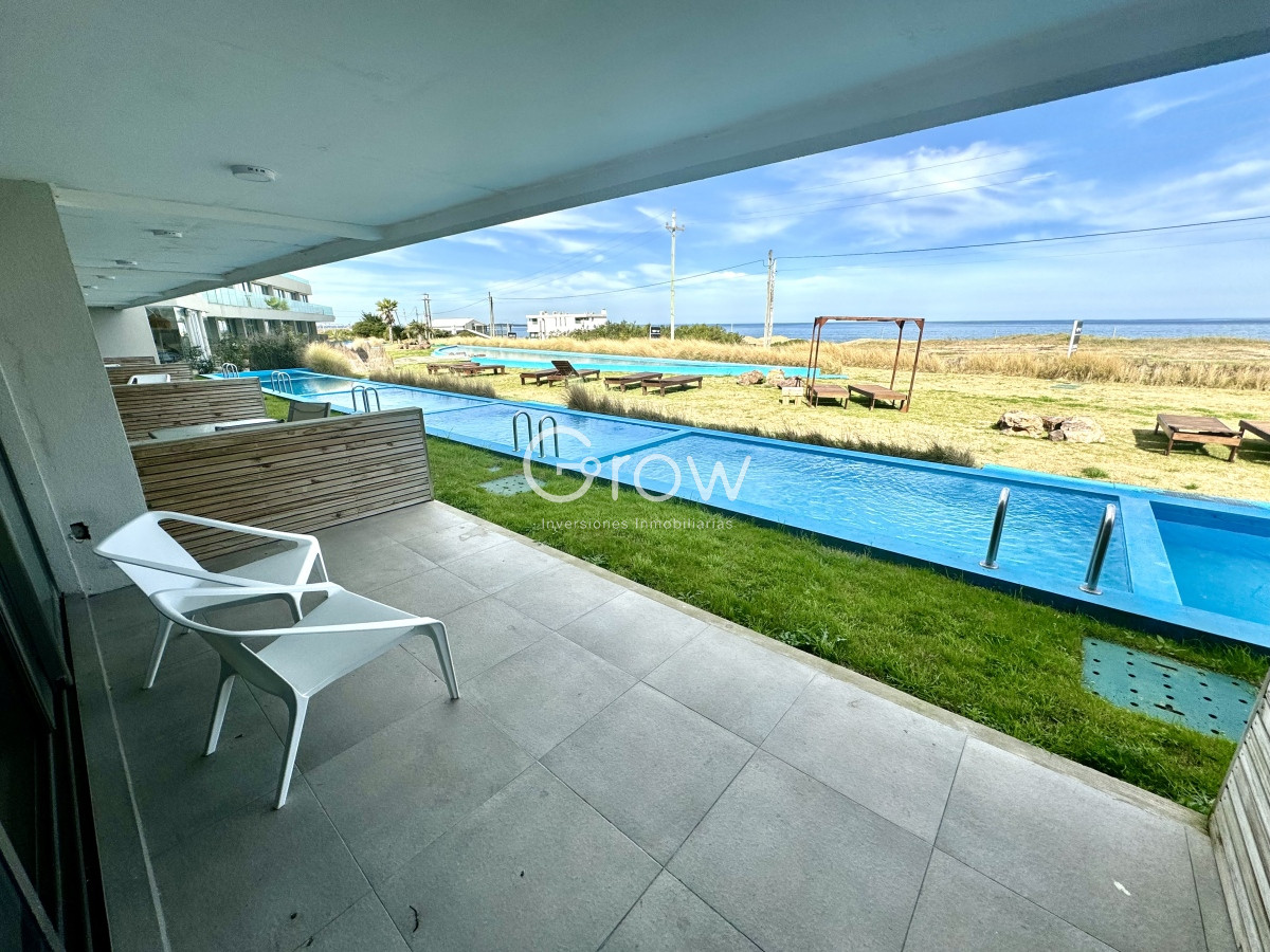 Monoambiente con piscina propia a pasos de la playa - GoPunta - Portal Inmobiliario de Punta del Este - Maldonado