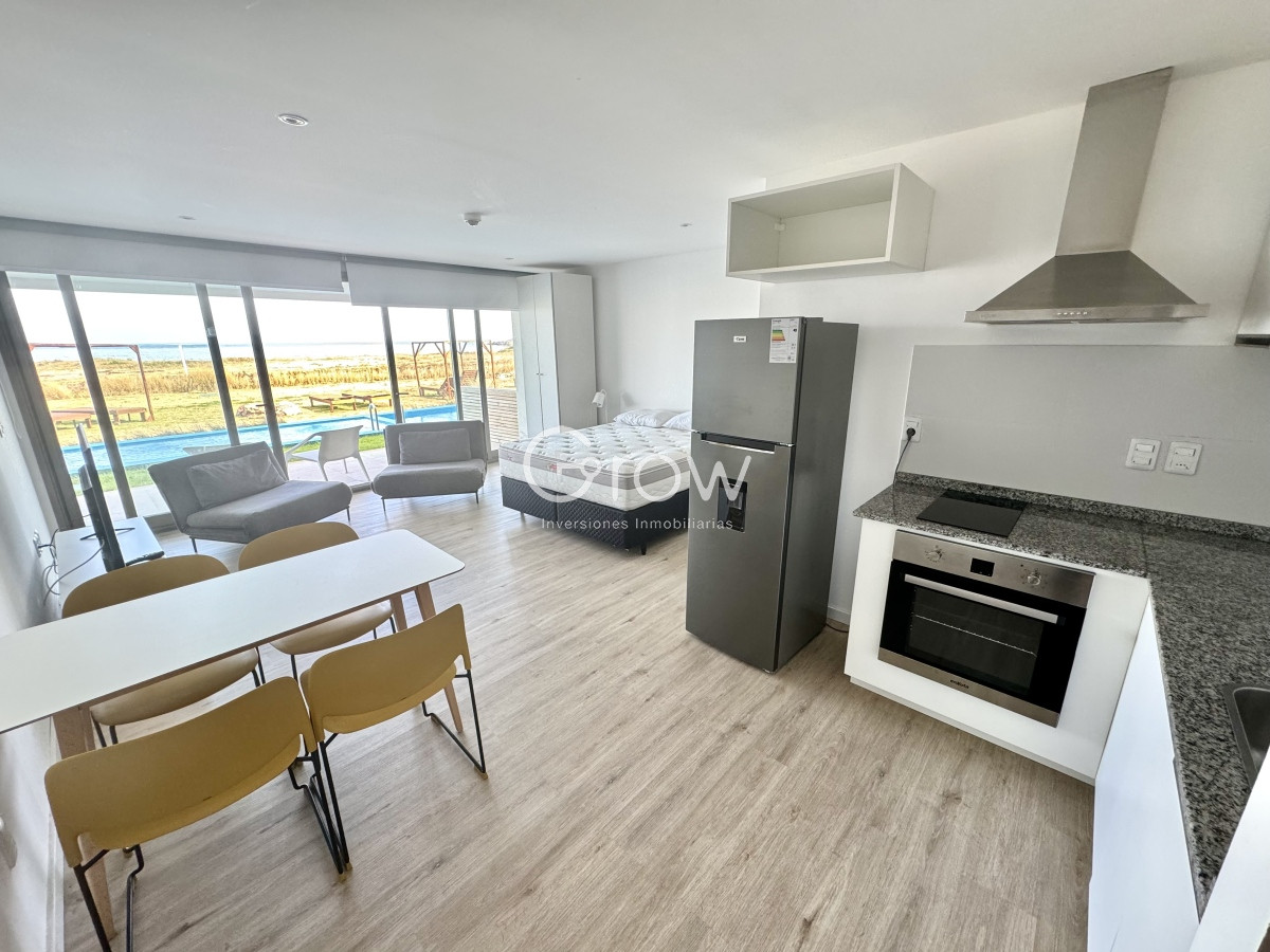 Monoambiente con piscina propia a pasos de la playa - GoPunta - Portal Inmobiliario de Punta del Este - Maldonado