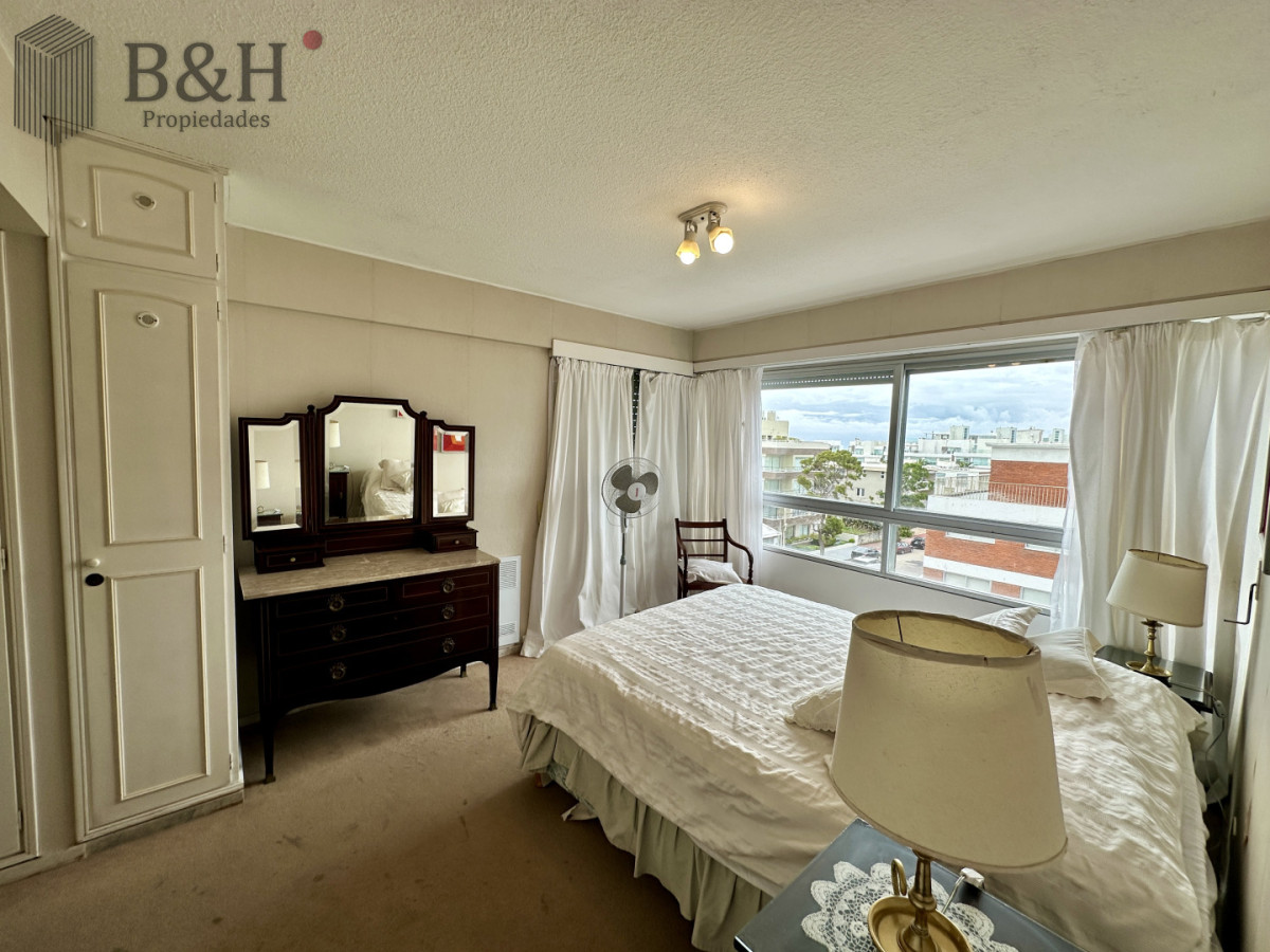 Apartamento ID.7752 - Apartamento en venta de dos dormitorios con garaje en peninsula