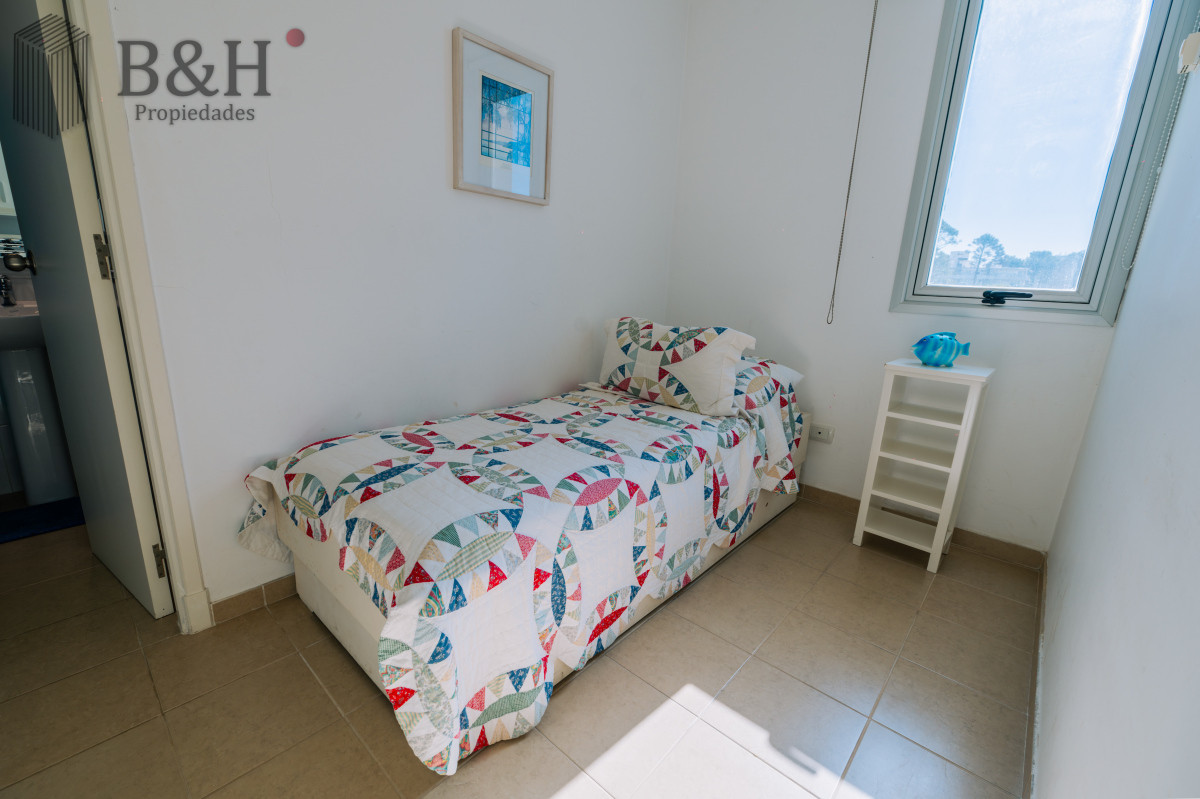 Apartamento ID.4733 - Amplio Apartamento de 3 dormitorios + dependencia a 100 metros Del Mar