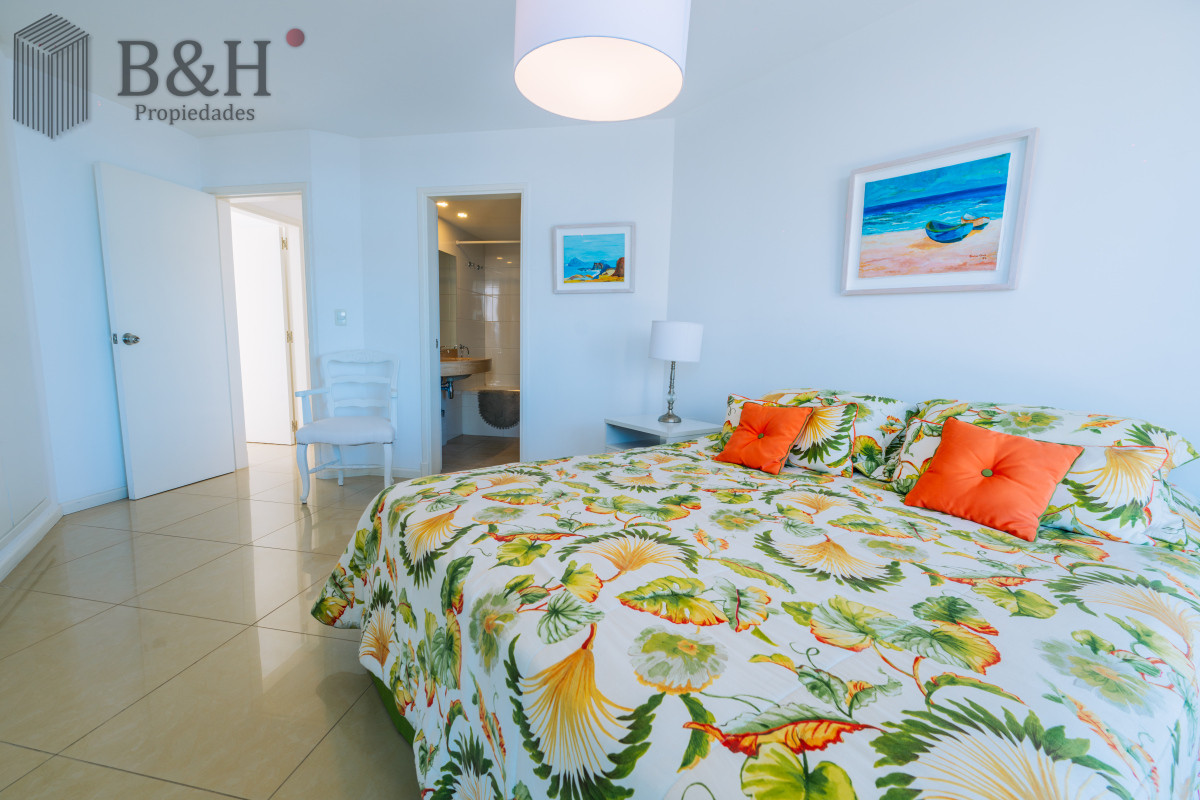Apartamento ID.4733 - Amplio Apartamento de 3 dormitorios + dependencia a 100 metros Del Mar