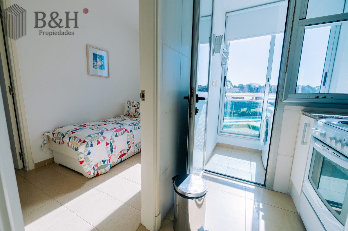 Apartamento ID.4733 - Amplio Apartamento de 3 dormitorios + dependencia a 100 metros Del Mar