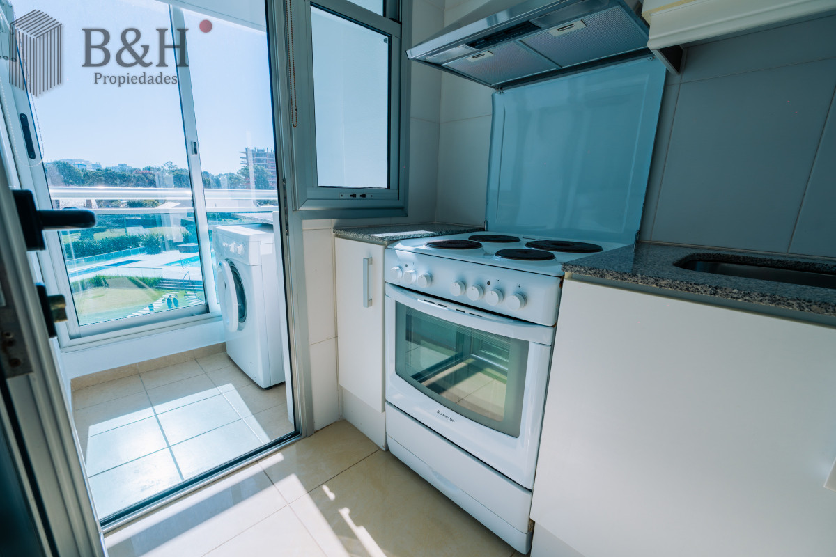 Apartamento ID.4733 - Amplio Apartamento de 3 dormitorios + dependencia a 100 metros Del Mar