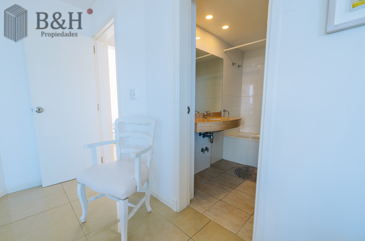 Apartamento ID.4733 - Amplio Apartamento de 3 dormitorios + dependencia a 100 metros Del Mar