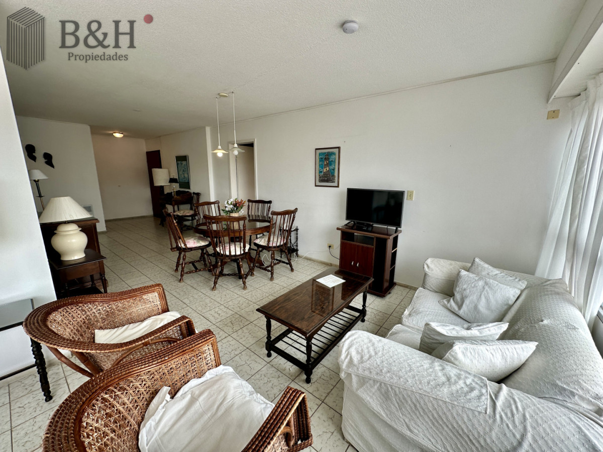Apartamento ID.7752 - Apartamento en venta de dos dormitorios con garaje en peninsula