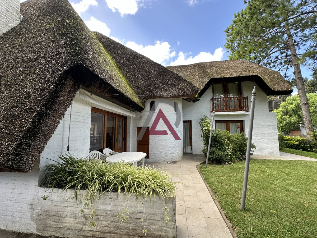 Casa ID.102 - Muy buen chalet en venta en Pinares 