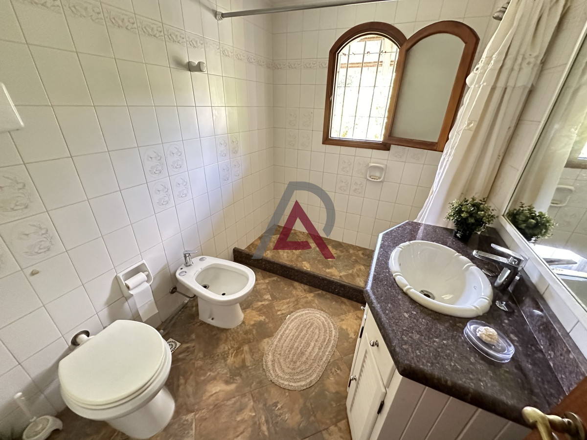 Casa ID.102 - Muy buen chalet en venta en Pinares 