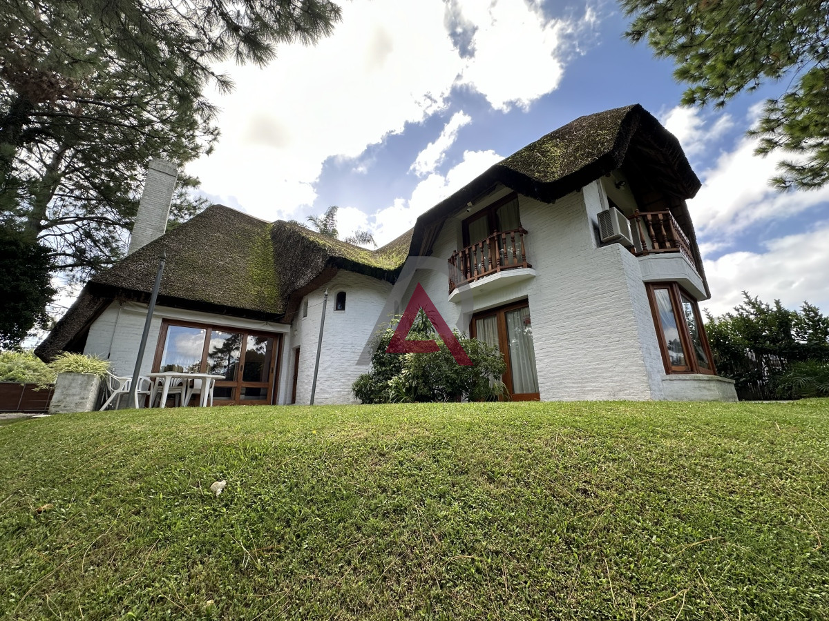 Casa ID.102 - Muy buen chalet en venta en Pinares 