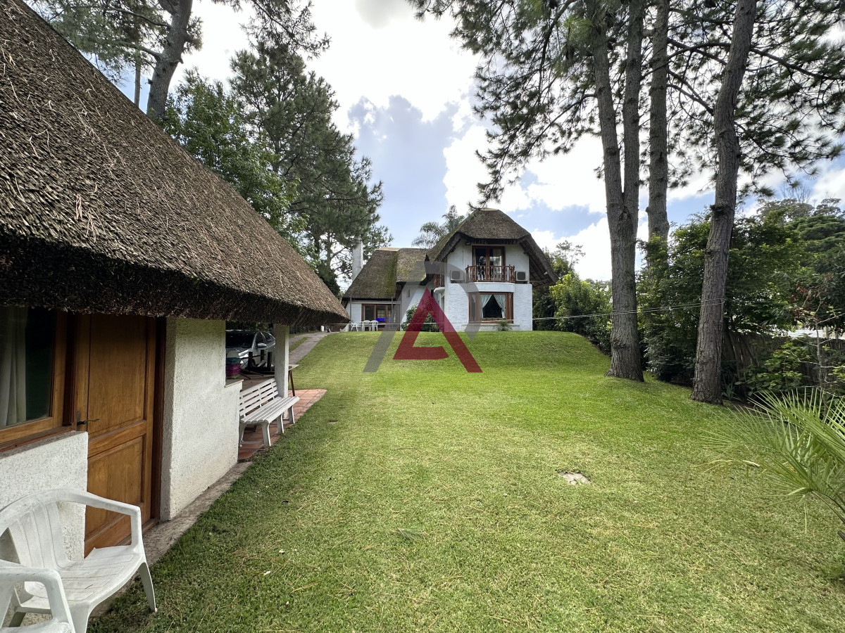 Casa ID.102 - Muy buen chalet en venta en Pinares 