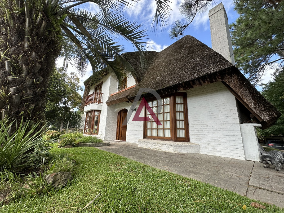 Casa ID.102 - Muy buen chalet en venta en Pinares 