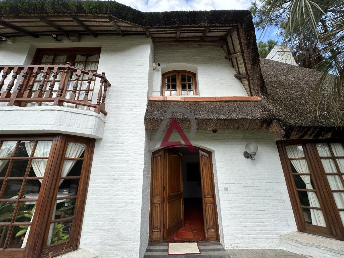 Casa ID.102 - Muy buen chalet en venta en Pinares 