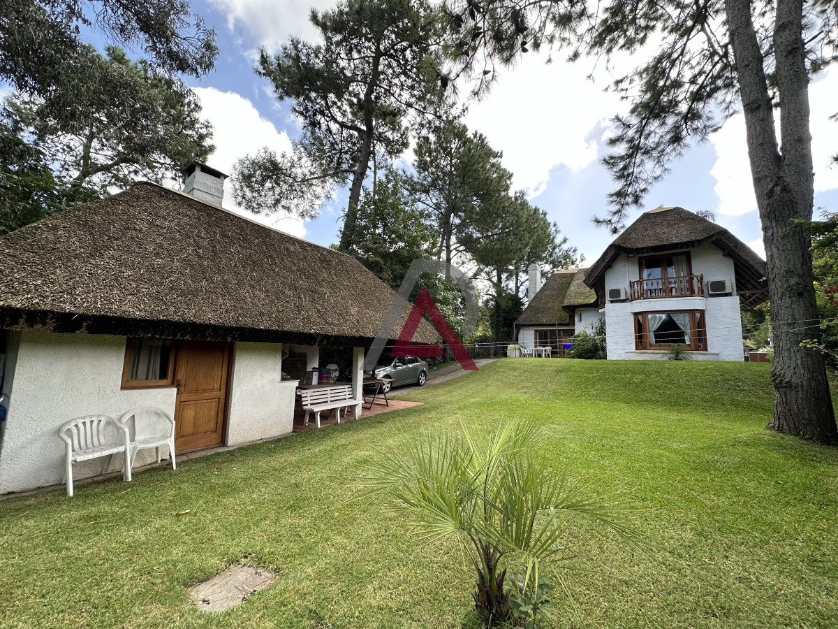 Casa ID.102 - Muy buen chalet en venta en Pinares 