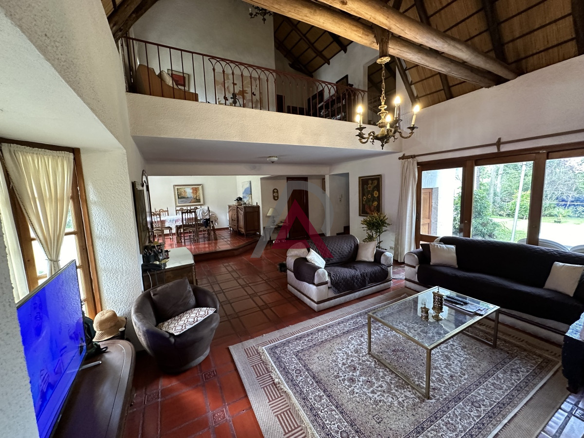 Casa ID.102 - Muy buen chalet en venta en Pinares 