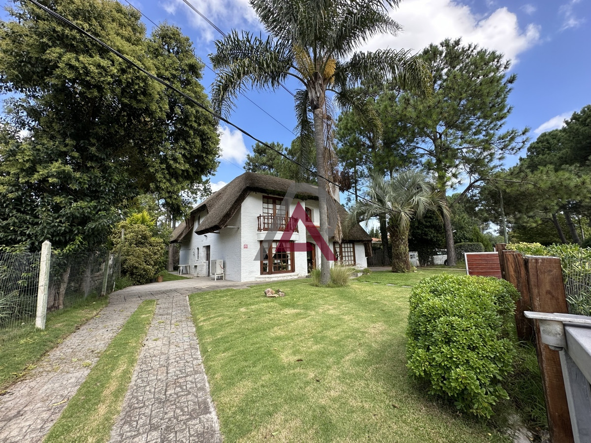 Casa ID.102 - Muy buen chalet en venta en Pinares 