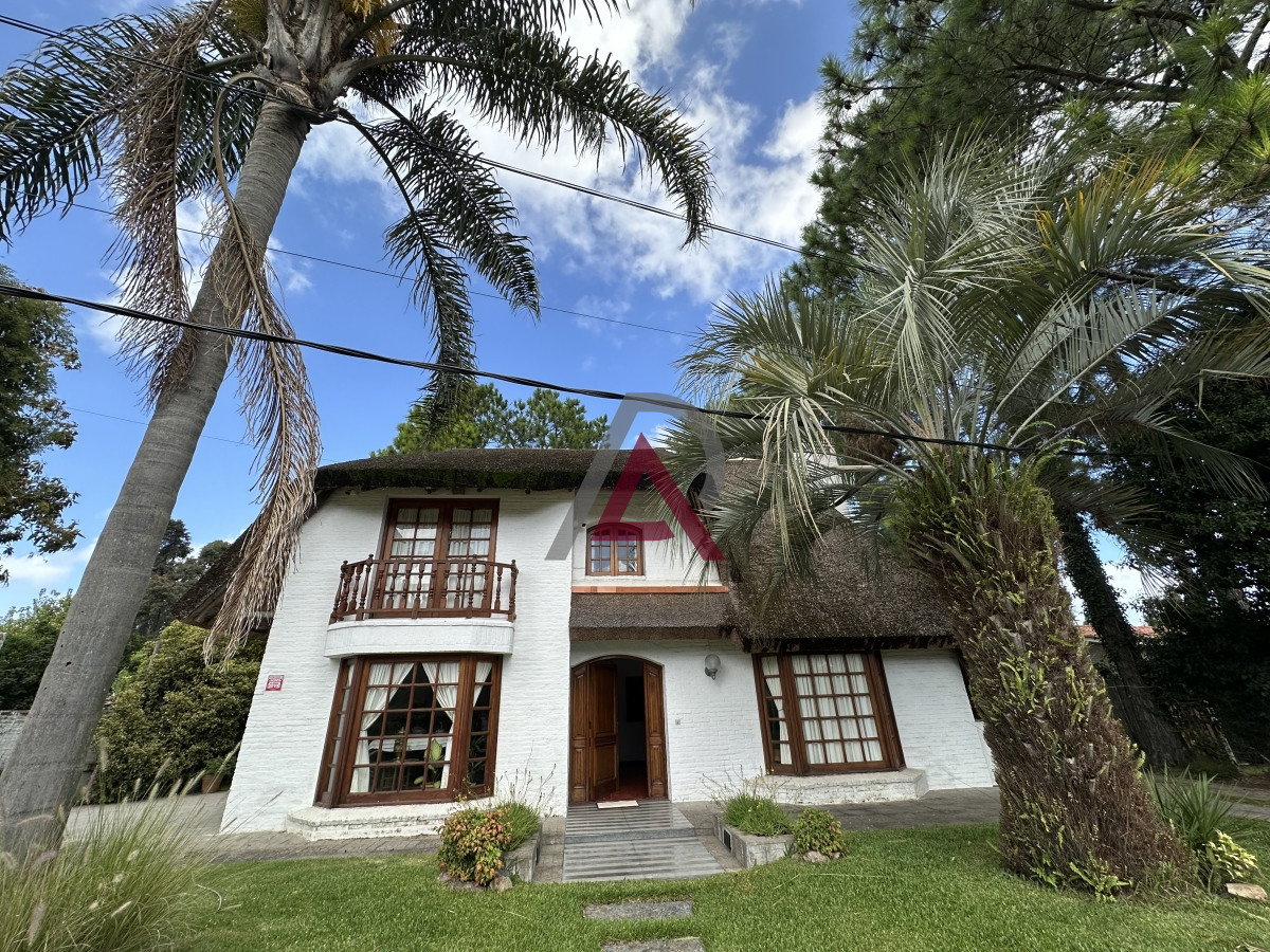 Casa ID.102 - Muy buen chalet en venta en Pinares 