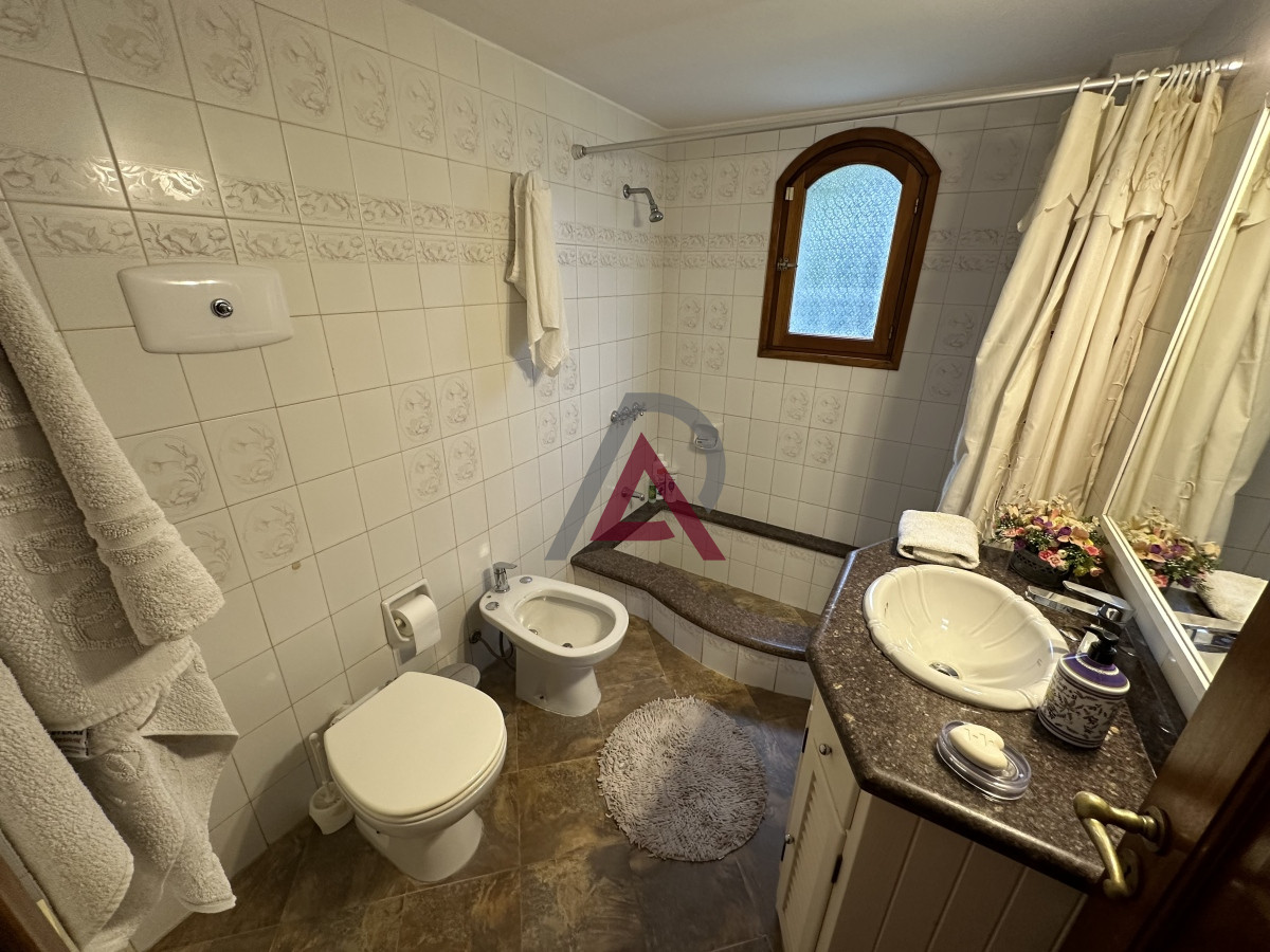 Casa ID.102 - Muy buen chalet en venta en Pinares 