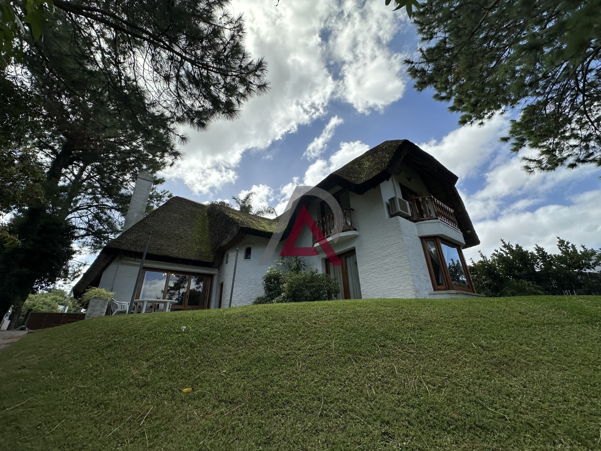 Casa ID.102 - Muy buen chalet en venta en Pinares 