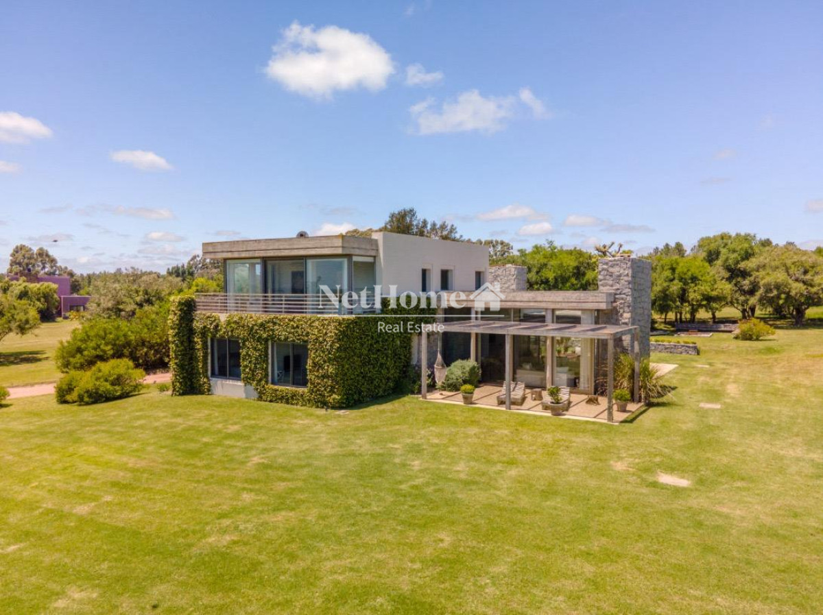 Casa ID.658 - Hermosa casa en venta en barrio Privado