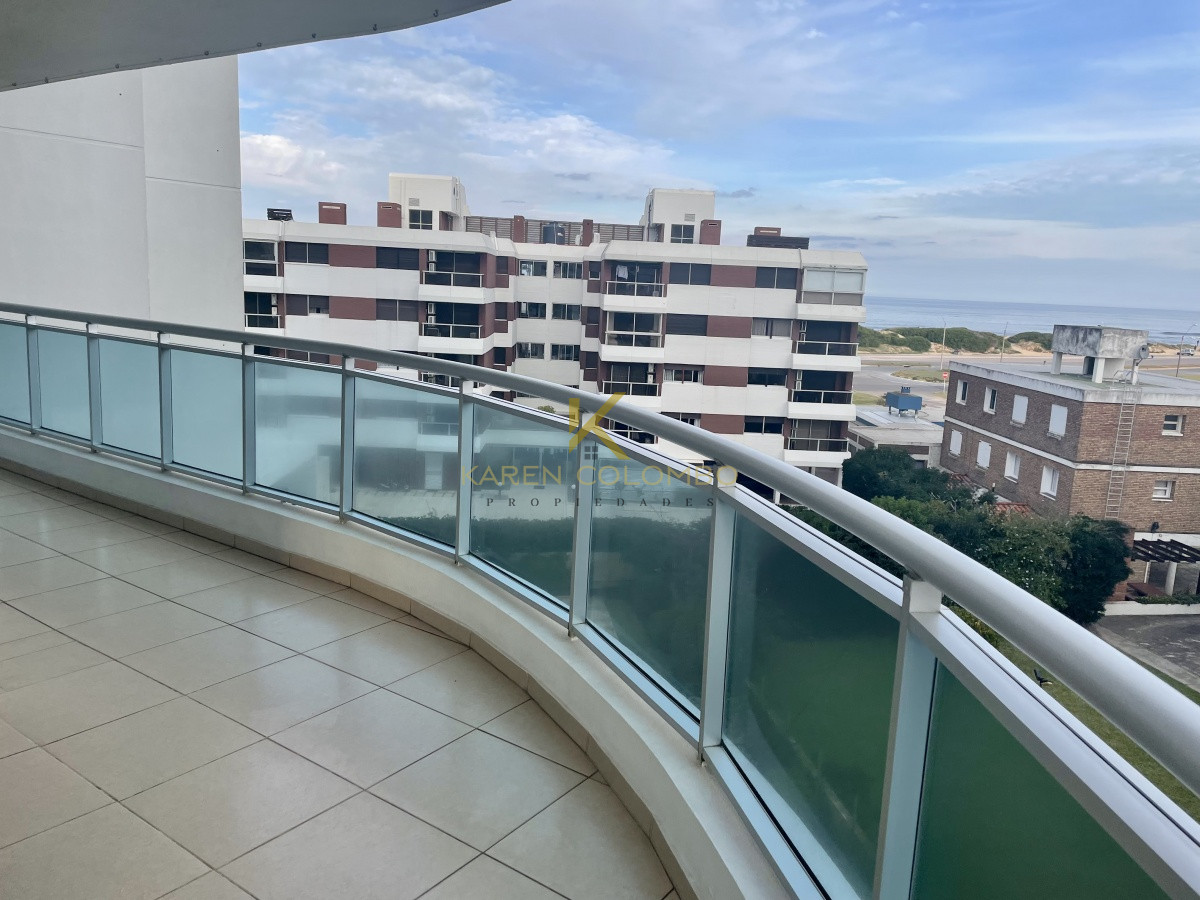 Apartamento ID.21094769 - Amplio Apartamento de 3 dormitorios + dependencia a 100 metros Del Mar