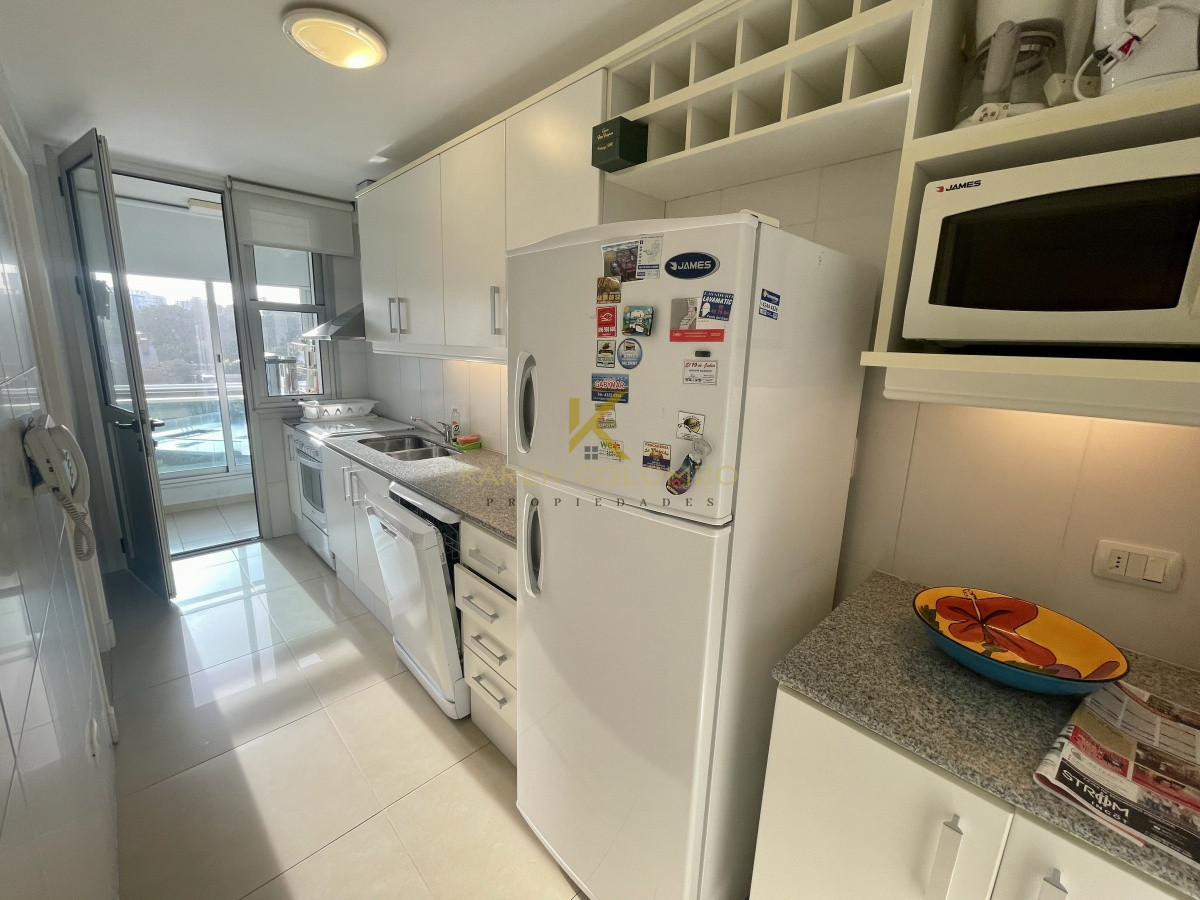 Apartamento ID.21094769 - Amplio Apartamento de 3 dormitorios + dependencia a 100 metros Del Mar