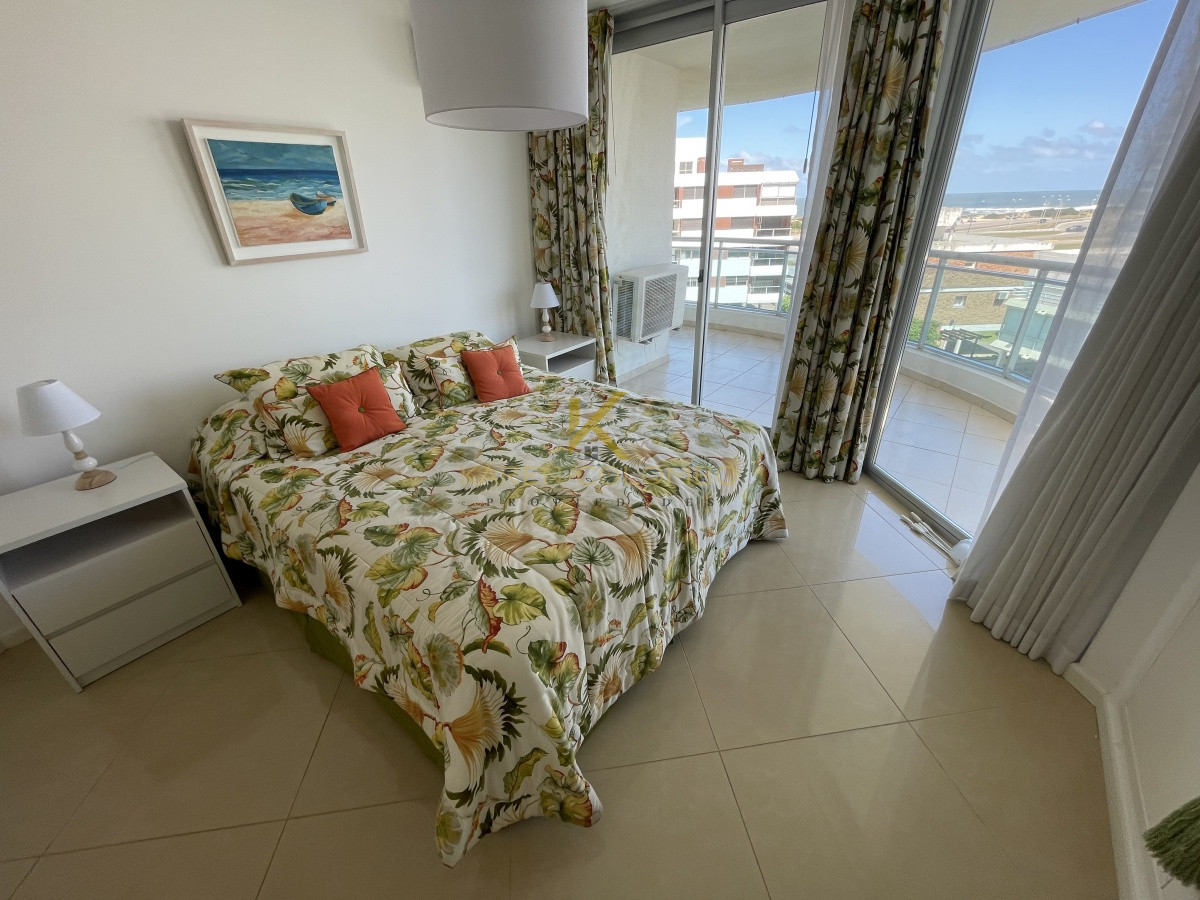 Apartamento ID.21094769 - Amplio Apartamento de 3 dormitorios + dependencia a 100 metros Del Mar