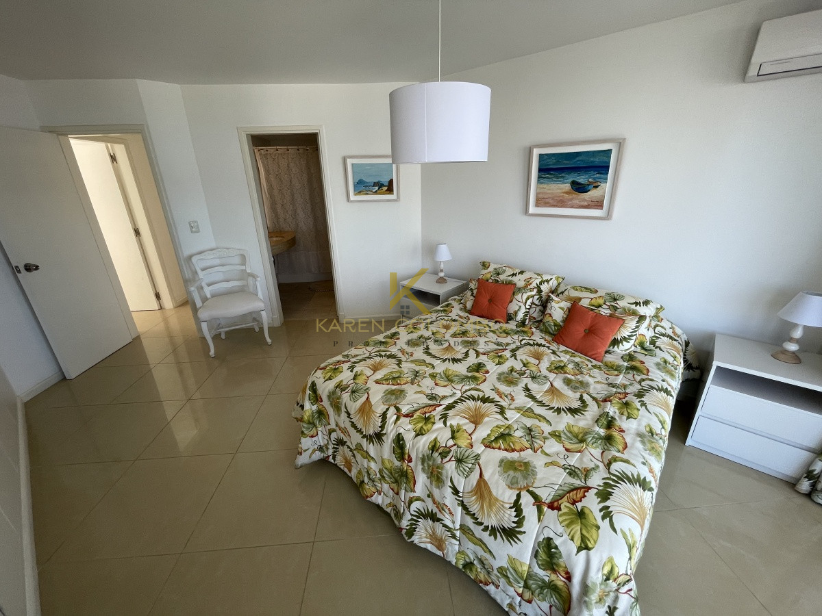 Apartamento ID.21094769 - Amplio Apartamento de 3 dormitorios + dependencia a 100 metros Del Mar