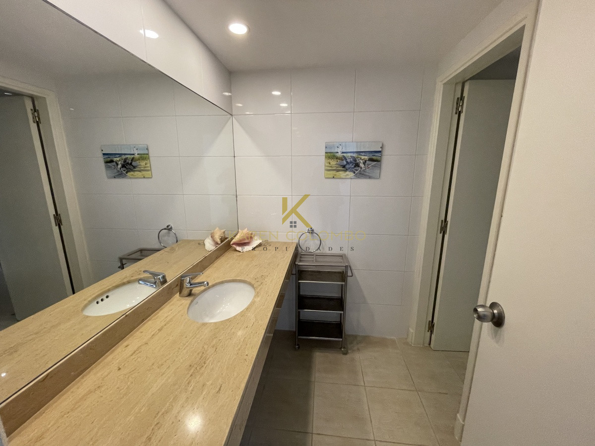 Apartamento ID.21094769 - Amplio Apartamento de 3 dormitorios + dependencia a 100 metros Del Mar