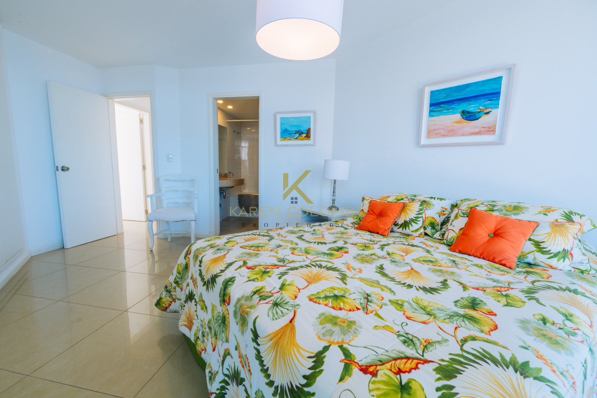 Apartamento ID.21094769 - Amplio Apartamento de 3 dormitorios + dependencia a 100 metros Del Mar