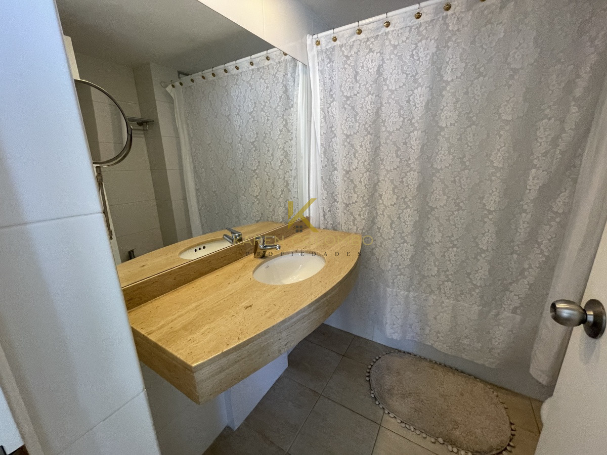 Apartamento ID.21094769 - Amplio Apartamento de 3 dormitorios + dependencia a 100 metros Del Mar